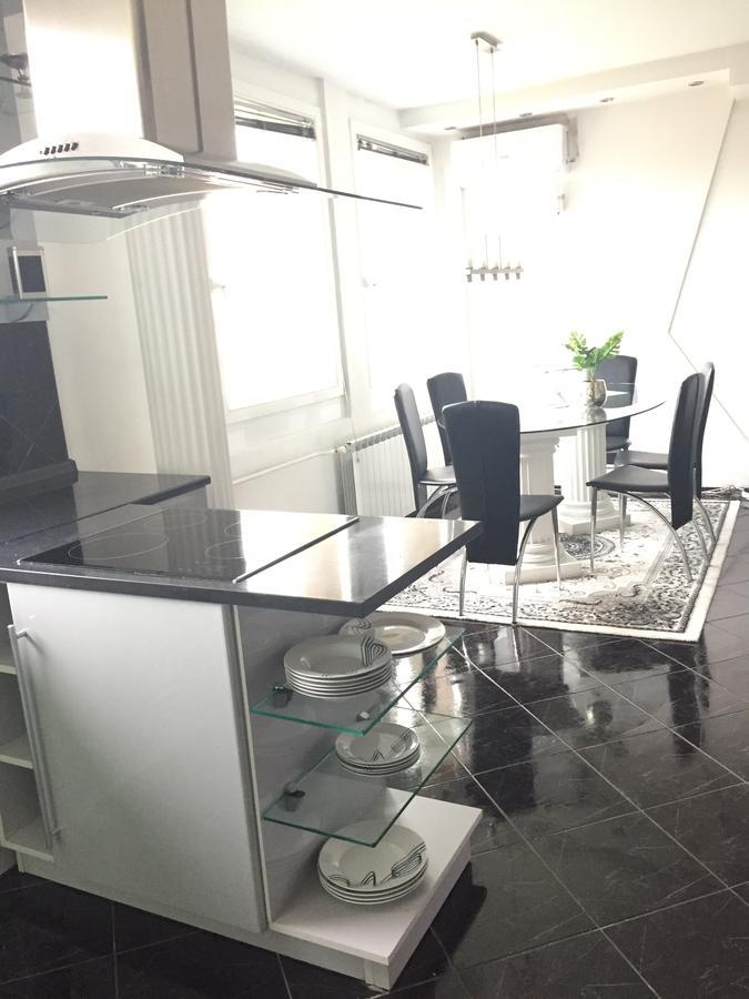 Luxury Center Apartment